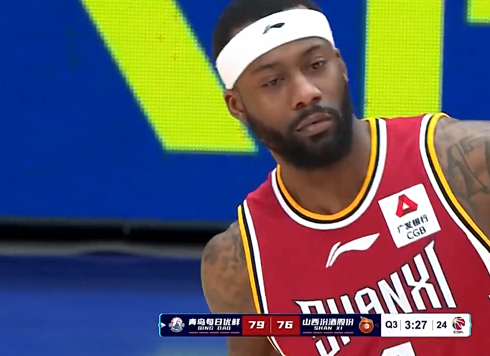 青岛队逆转四川队，克莱状态火热