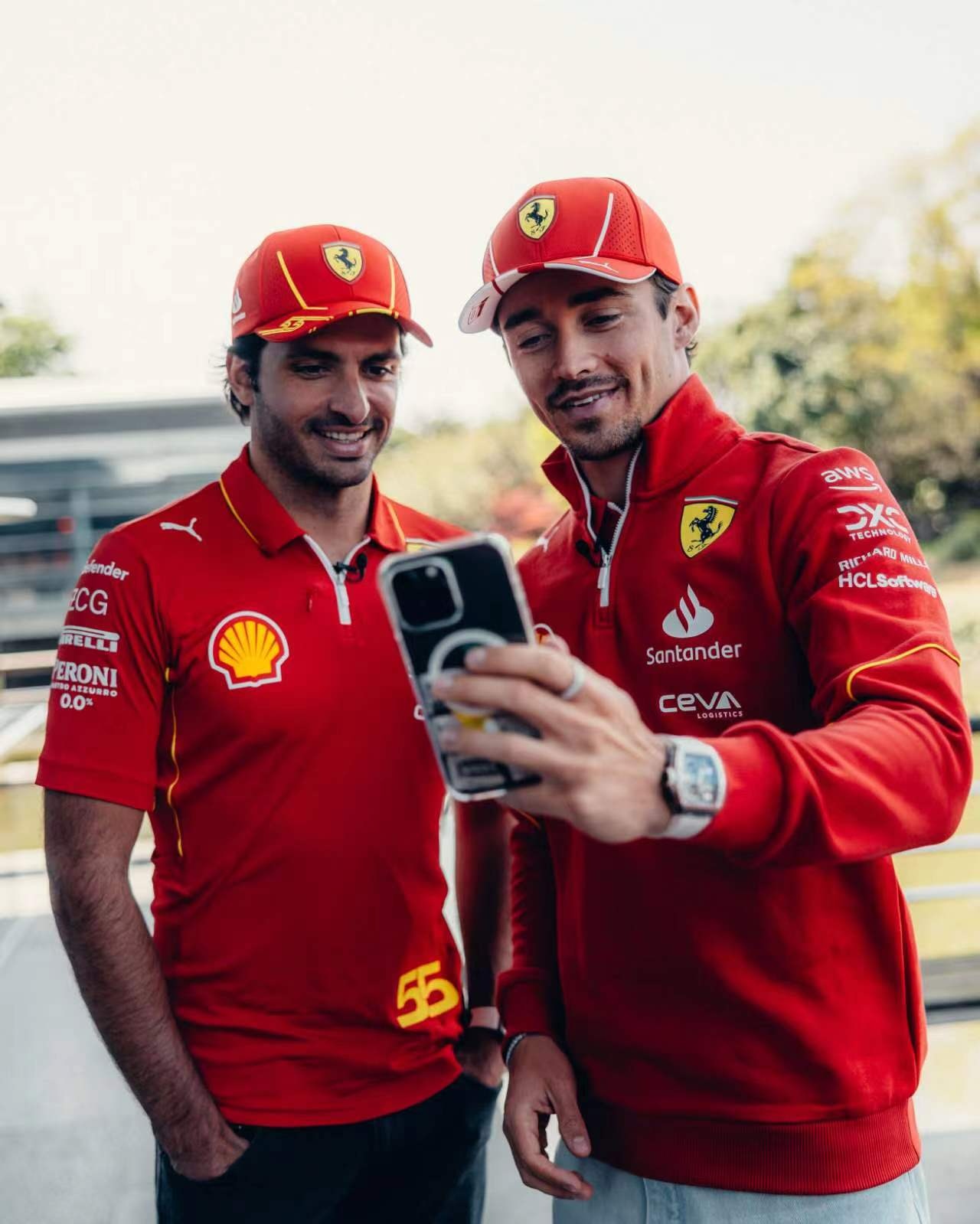 法拉利绝杀梅赛德斯,塞恩斯状态火热 法拉利绝杀梅赛德斯,塞恩斯状态火热