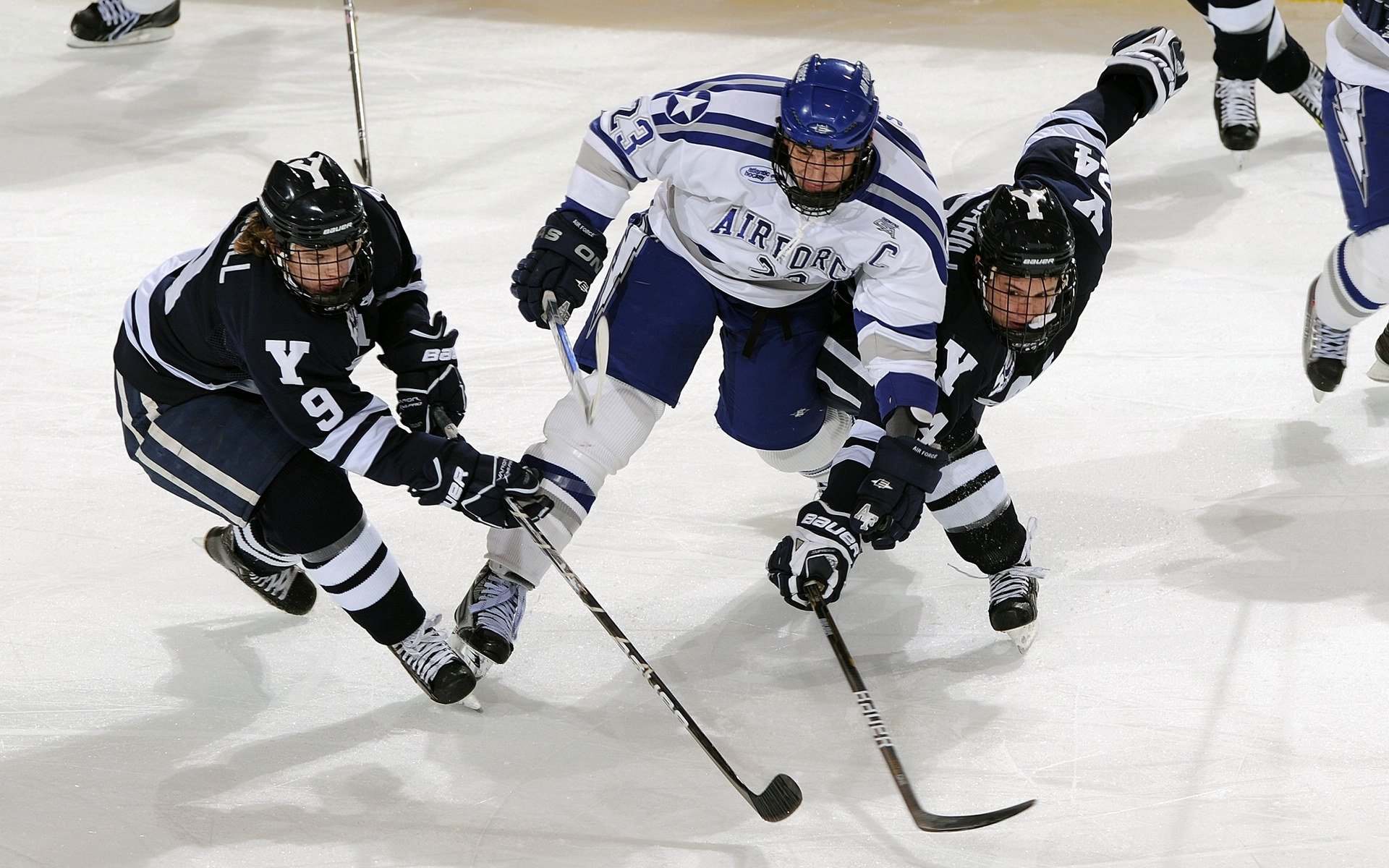 当石油足球遇上黄色潜水艇,一场南美热土对欧洲秩序的意外狙击