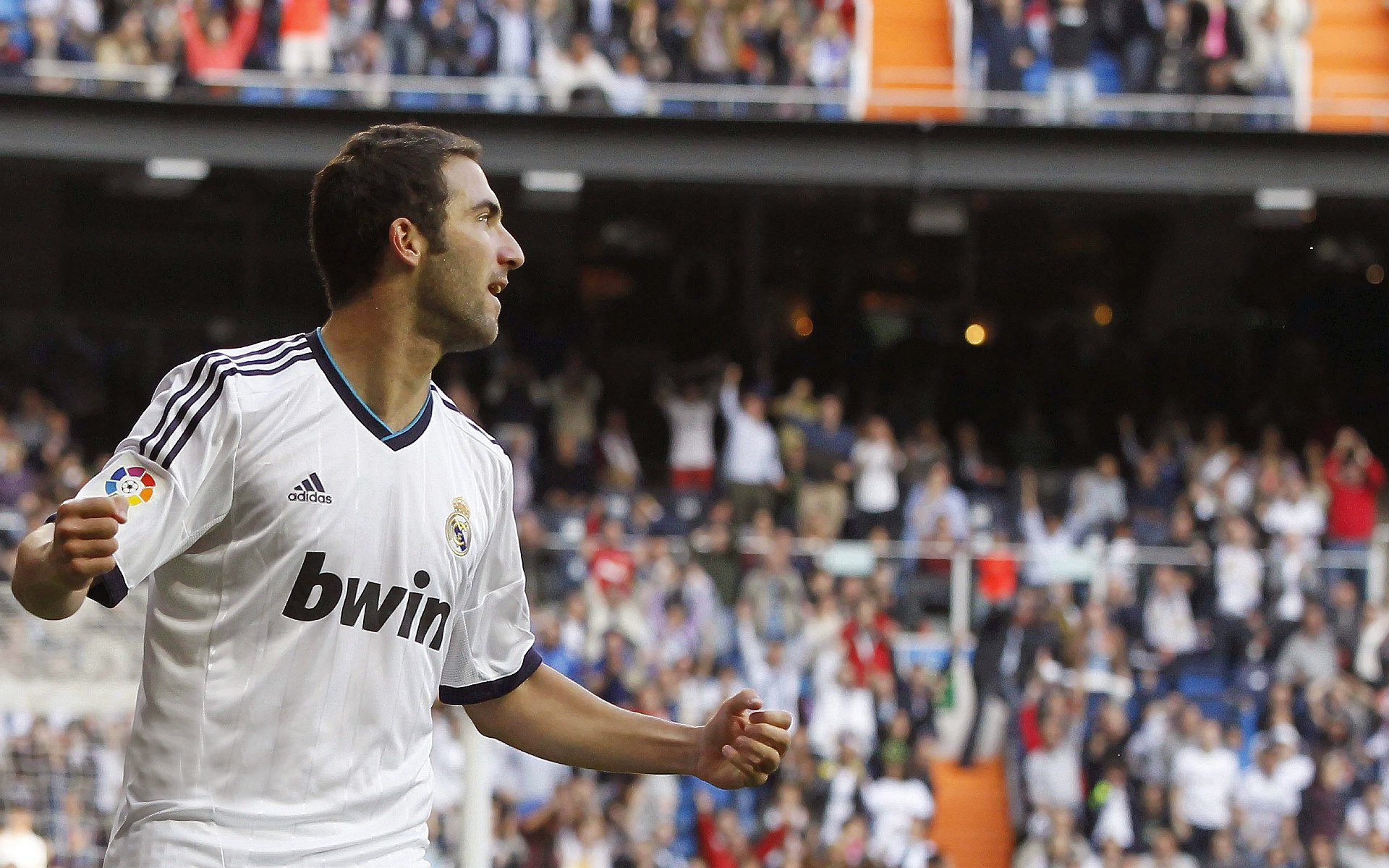 勒沃库森险胜乌拉圭,布雷默成为关键先生,当药厂精神遇上南美风暴