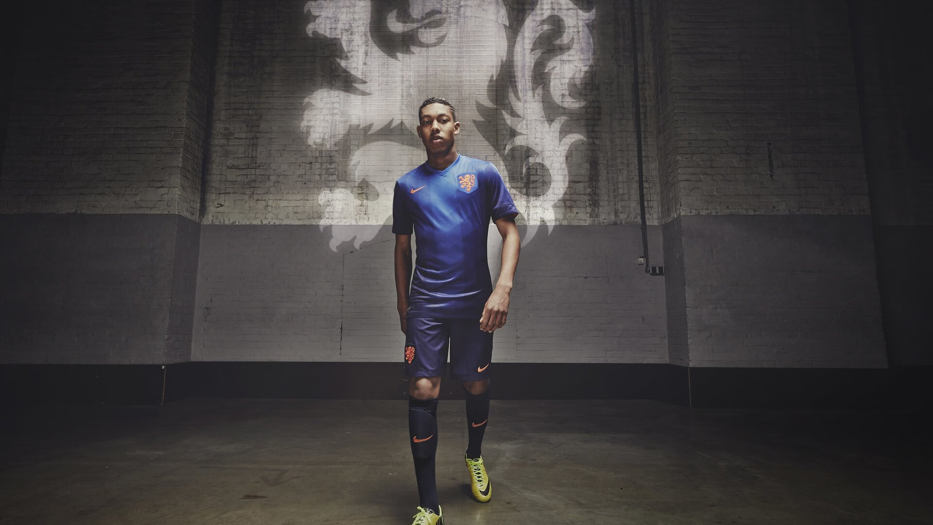 当欧文在欧冠半场接管比赛，掘金在深圳险胜的夜晚，体育的永恒叙事