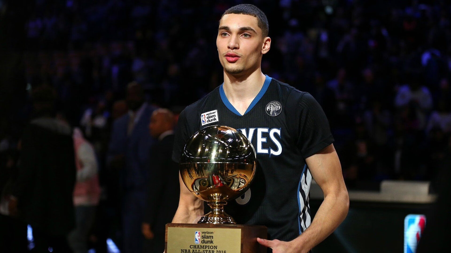 文班亚马爆发撕裂防线,北京队团队篮球碾压76人